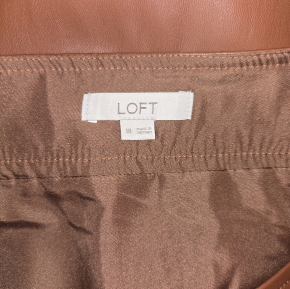 LOFT Brown Faux Leather Mini Skirt with Pockets - Size 18 - Picture 2 of 7